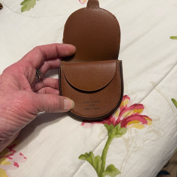 Louis Vuitton Classic Monogram Key Holder - Picture 3 of 6